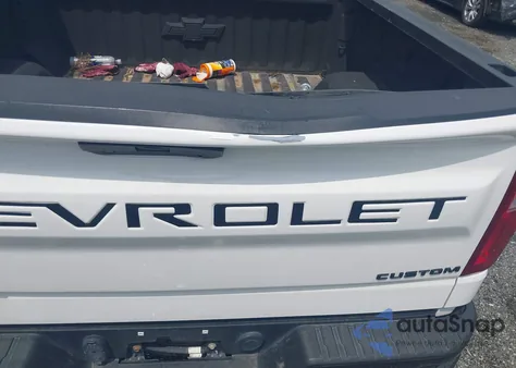 2021 Chevrolet Silverado 1500 4Wd Short Bed Custom Trail Boss z USA, uszkodzony, nr VIN 1GCPYCEF1MZ315493